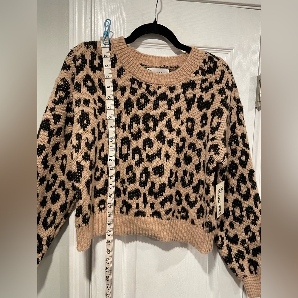 NWT No Boundaries Size M Leopard Print Long Sleeve Crew Neck Soft Comfy Sweater - Picture 7 of 11